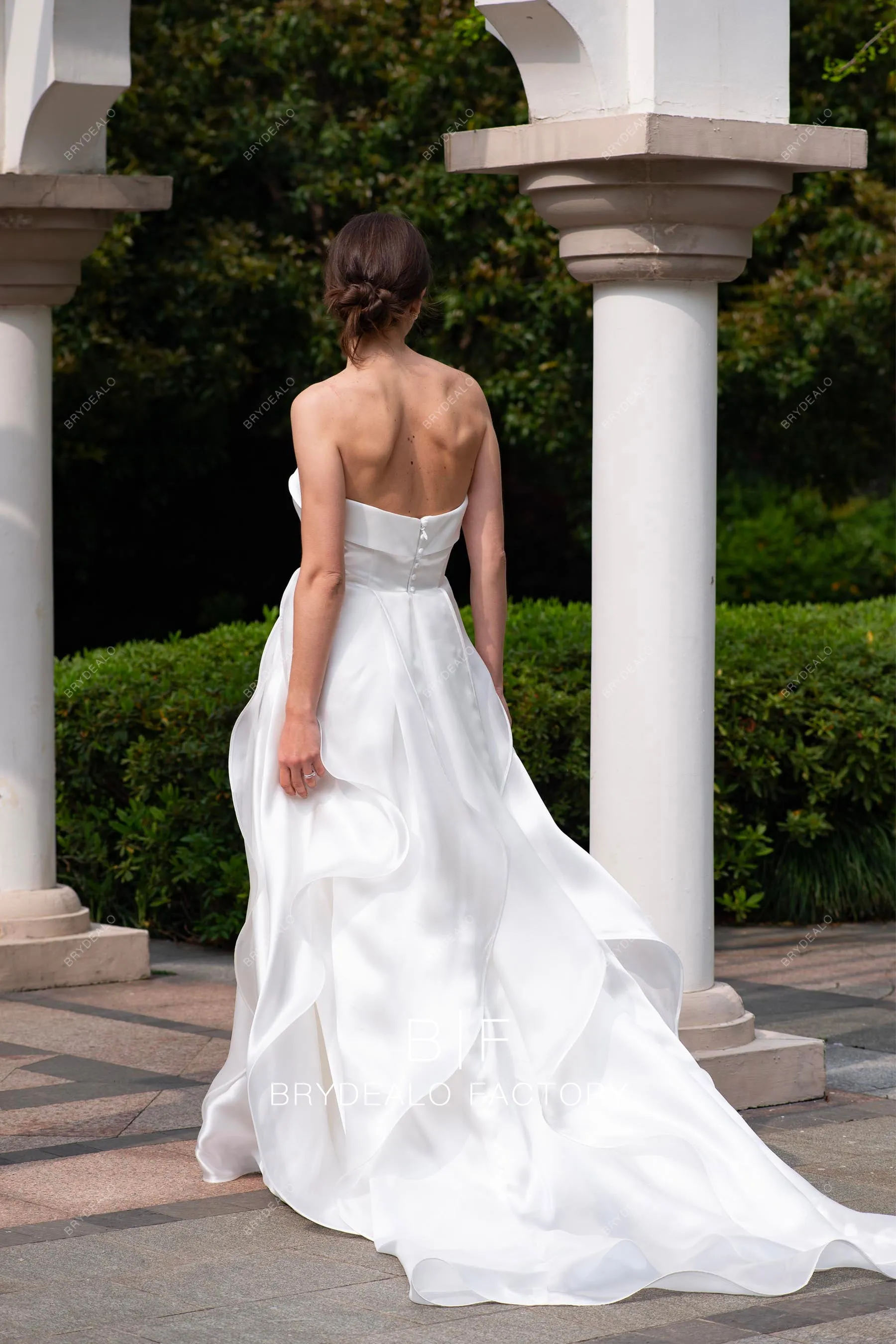 Elegant Flowing Organza Ruffled Wedding Dress with Pockets