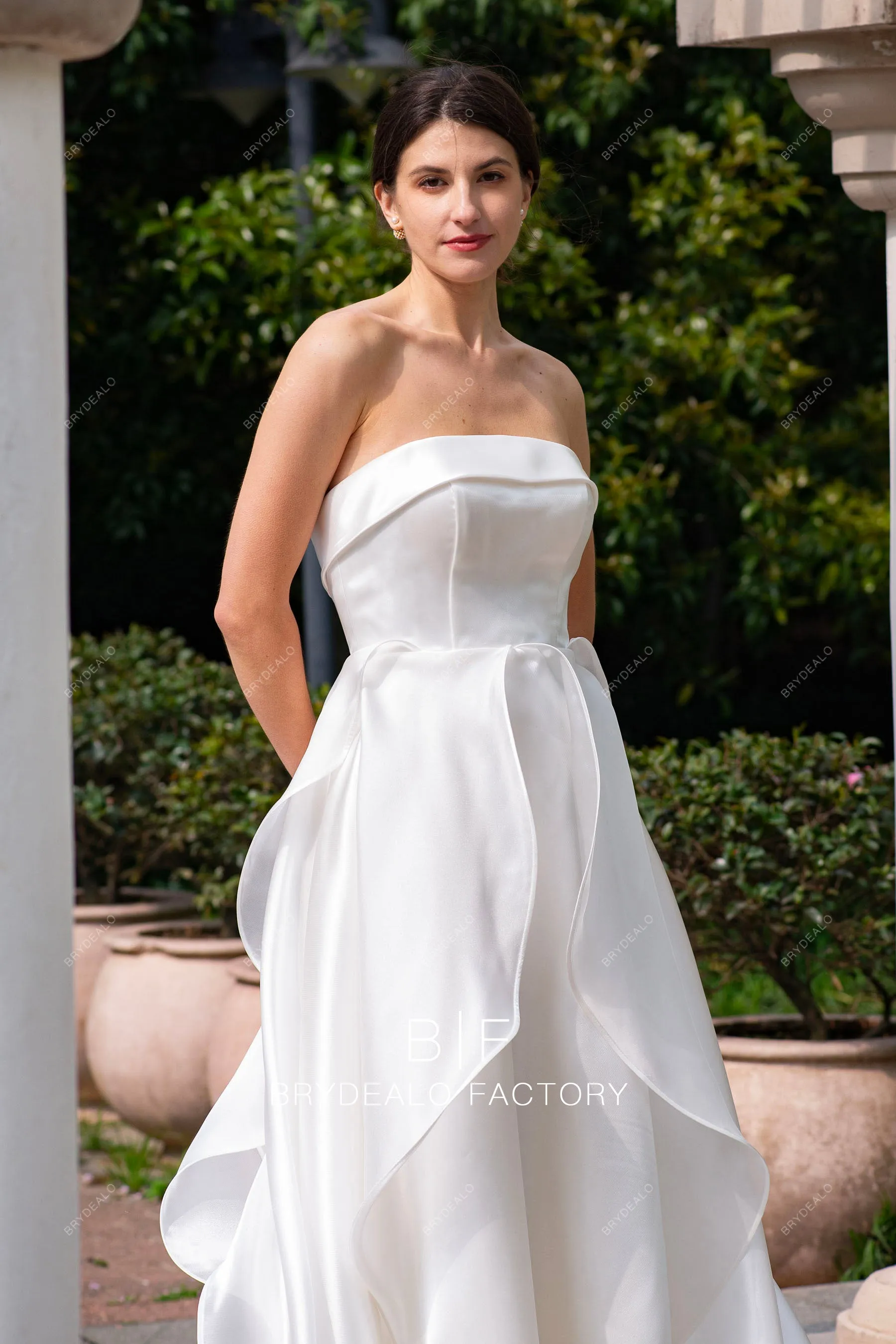 Elegant Flowing Organza Ruffled Wedding Dress with Pockets