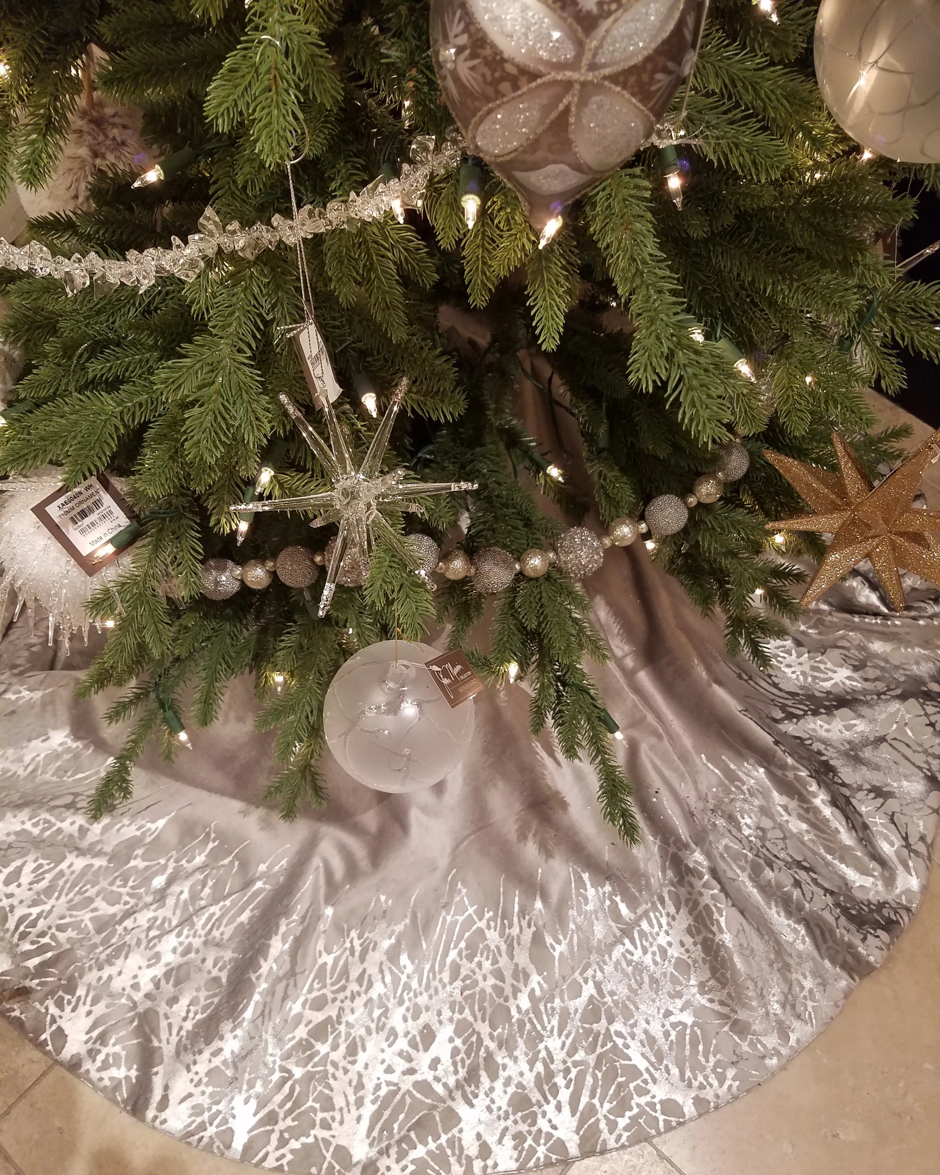 Handmade Christmas Tree Skirt in Gray Velvet - Burnout - 60"